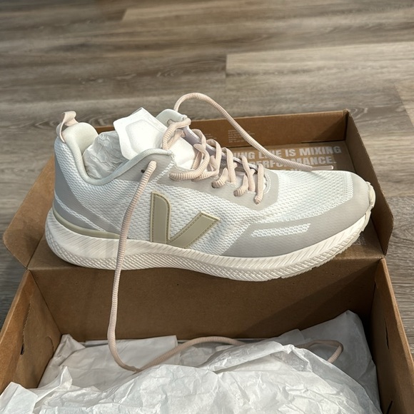 Veja Mens Impala running sneakers trainers white Eggshell sz 40 US 9 - Picture 7 of 11